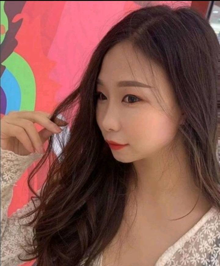 甜美大方害羞的糖糖