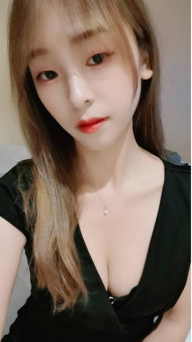 00后天天丝袜小制服诱惑（屁股Q弹）