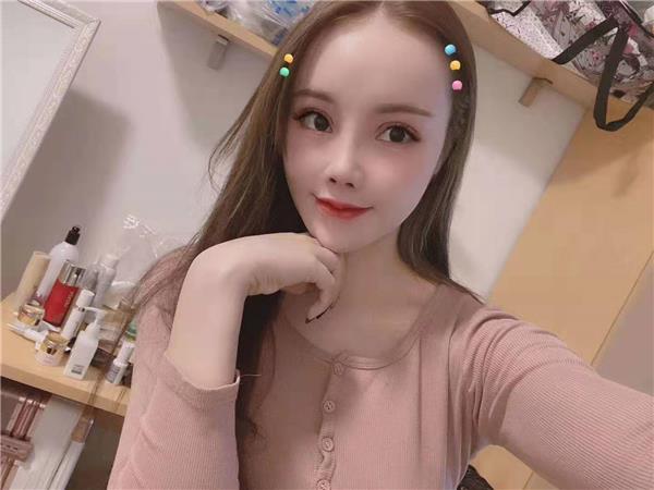 21岁欲女小果果，性感风Sao抵挡不住她的深口